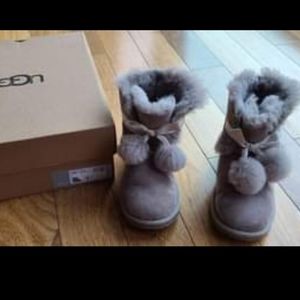 Girls Ugg boots in gray Size 1